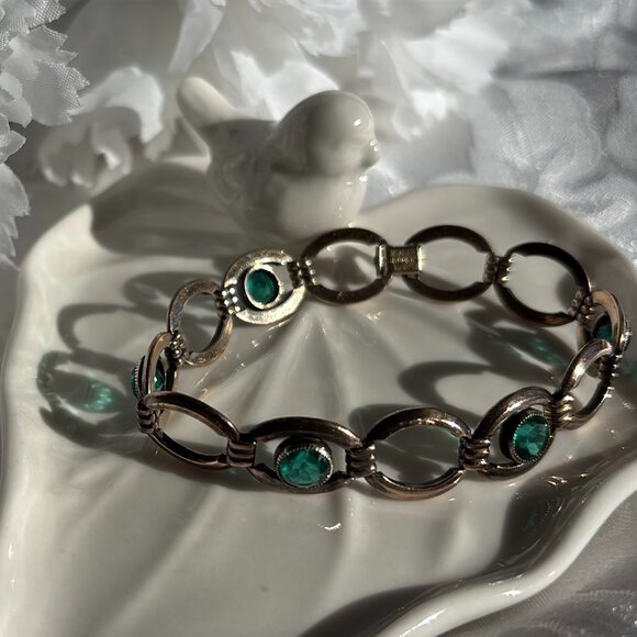 VINTAGE SIMMONS FAUX EMERALD CRYSTAL LINK BRACELET - Picture 7 of 8